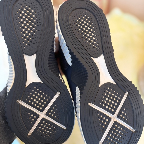 PUMA WOMEN'S ATHLETIC SHOE - Picture 6 of 7